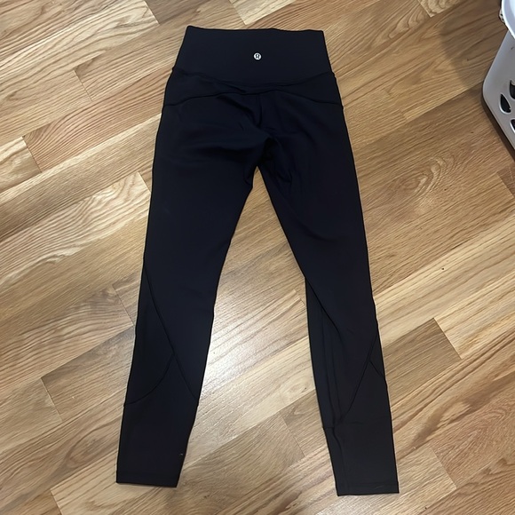 Lululemon In Movement Tight 25" *Everlux Black - Picture 4 of 6